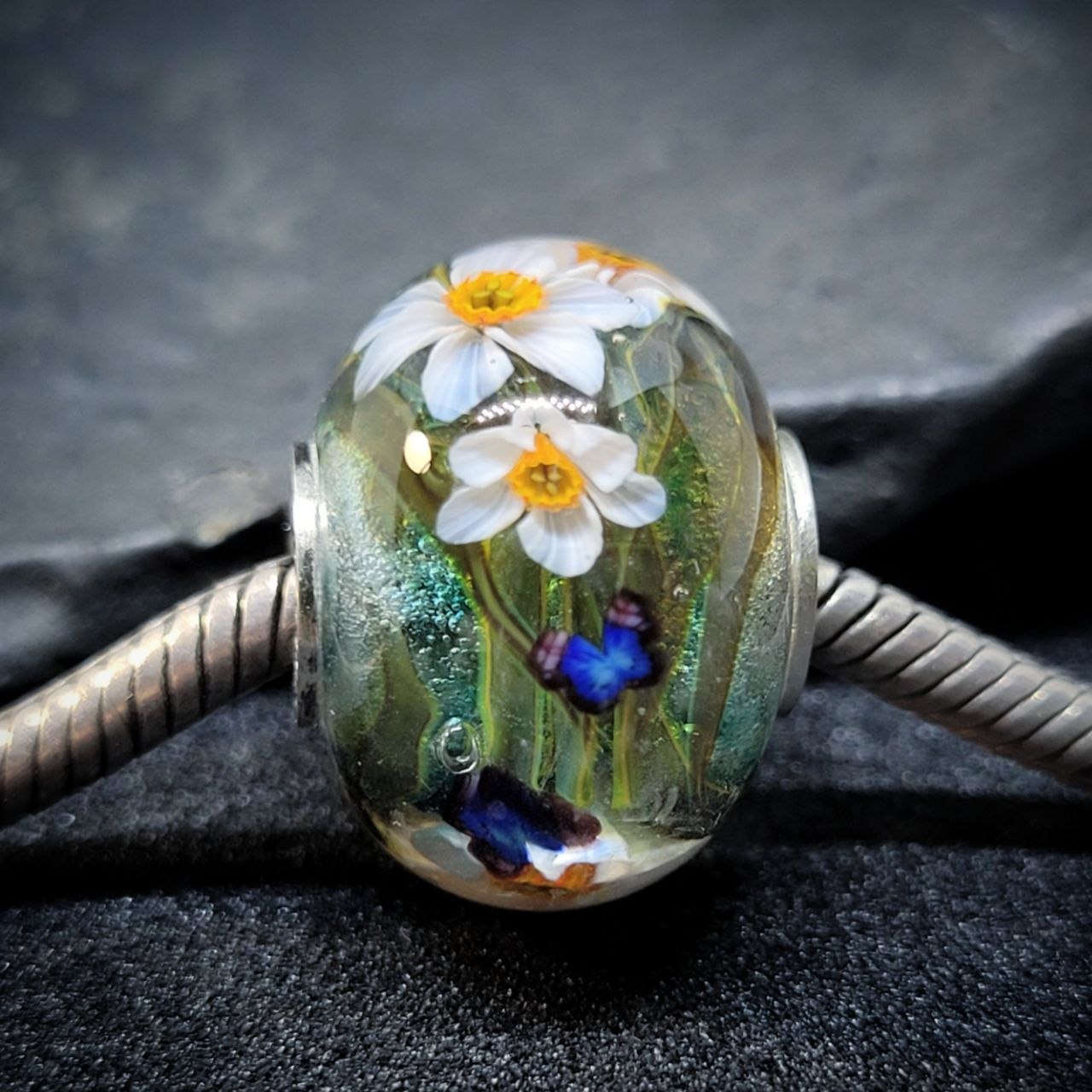 Narcissus with butterflies and grass bead - Image 11