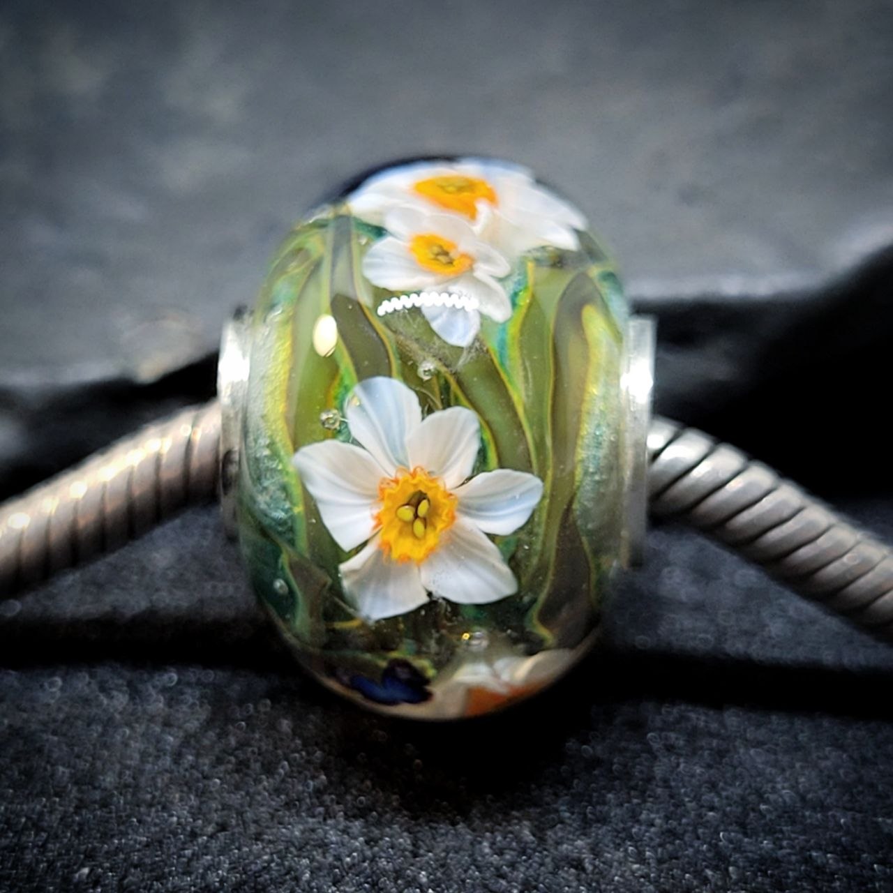 Narcissus with butterflies and grass bead - Image 5