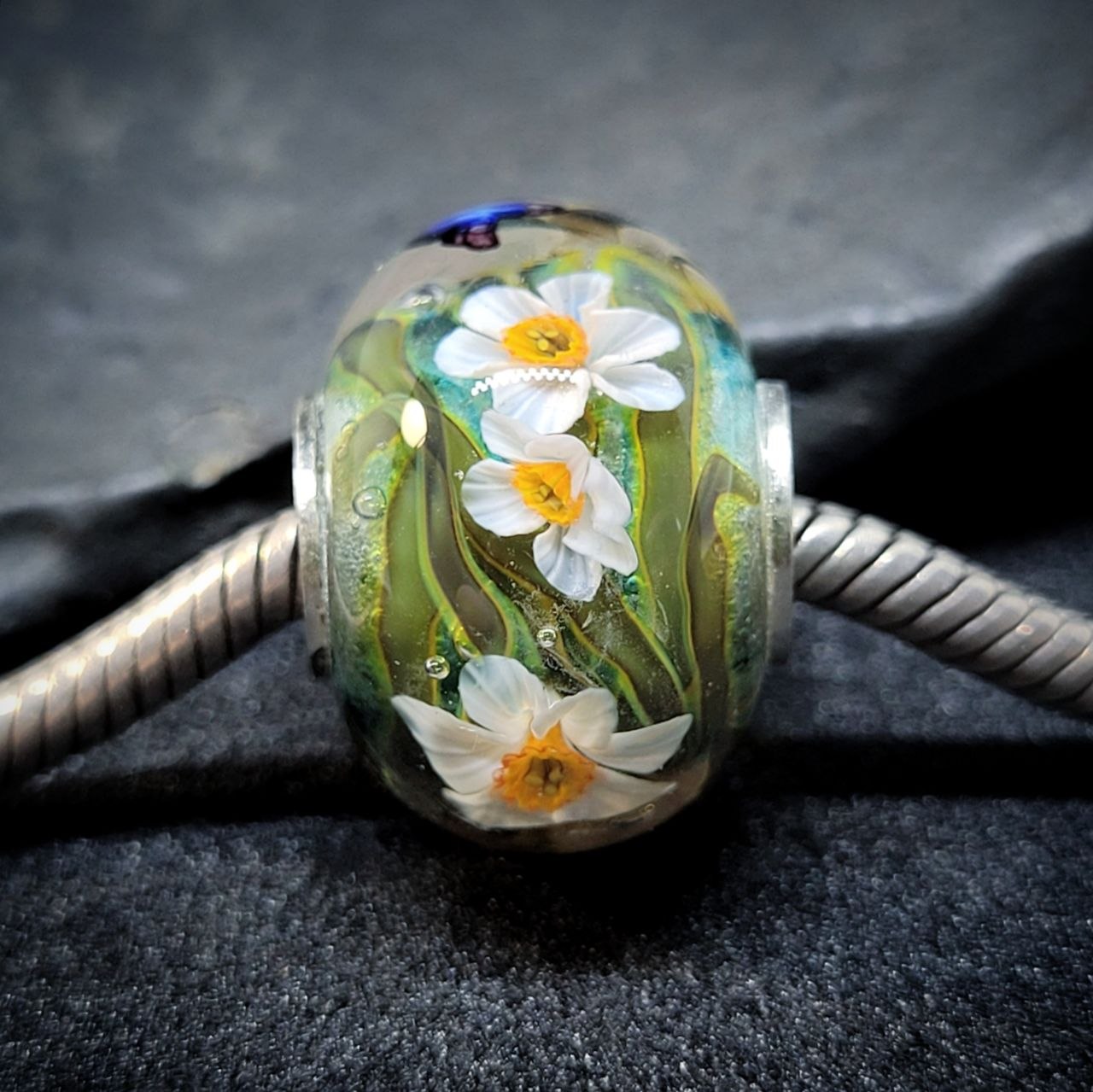 Narcissus with butterflies and grass bead - Image 6