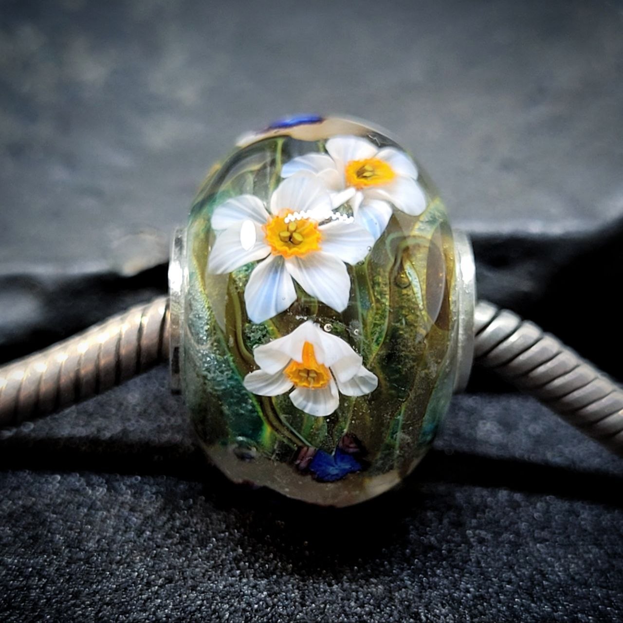 Narcissus with butterflies and grass bead - Image 7