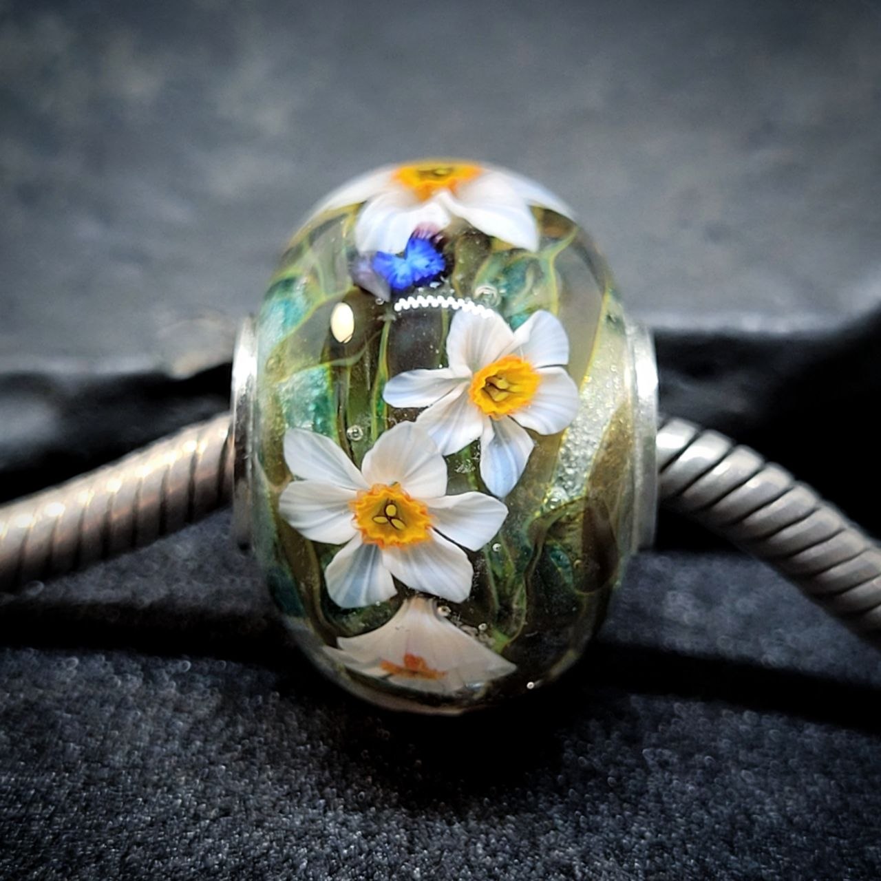 Narcissus with butterflies and grass bead - Image 8